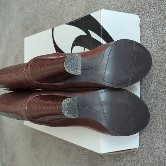 Elegant Brown Leather Calf-High Boots - Picture 3 of 5